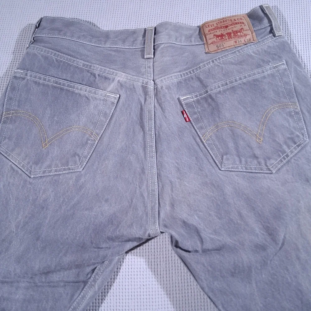 Levis 501 Org. Gray Acid Wash Str. Leg Button Fly Jeans Mens 34x32 (Fits 32x30)
